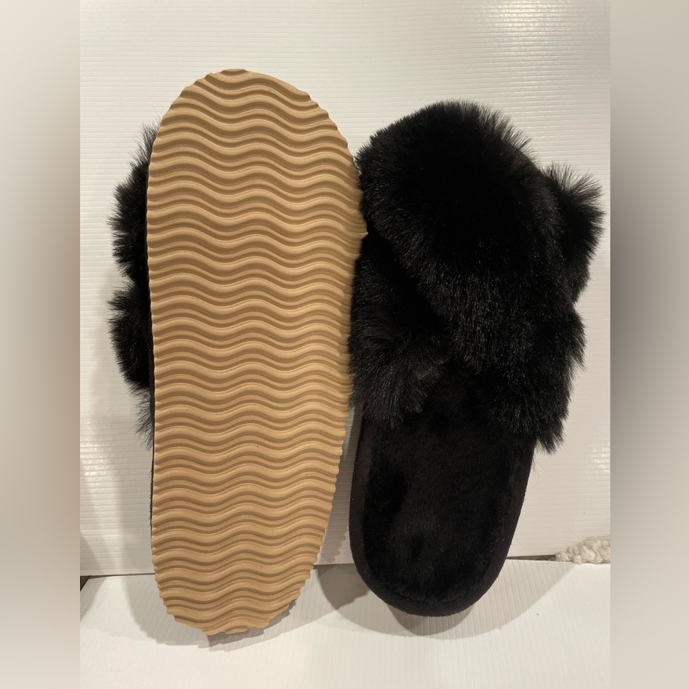 Slippers - Picture 2 of 5